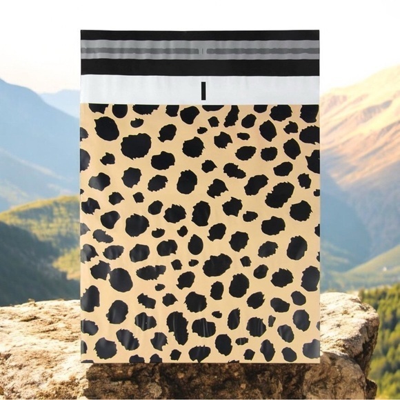 3/$15 - (10) 10x13 Cheetah Poly Mailers - Picture 1 of 1